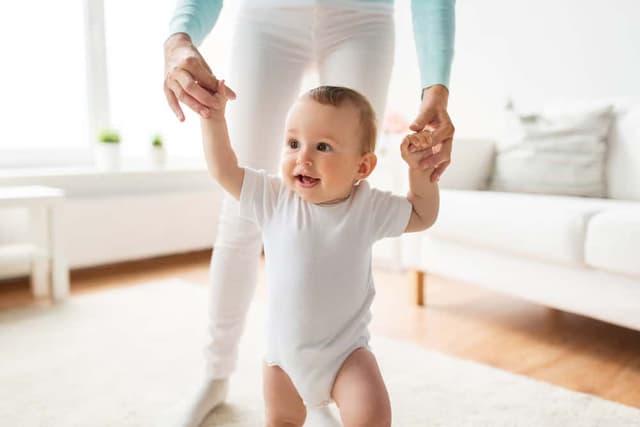 10 Aylık Bebek Gelişimi: Beslenme, Kilo, Boy ve Gelişim Aktiviteleri image