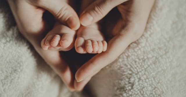 0-6 Aylık Bebek Beslenmesi: Anne Sütü ve Emzirme Rehberi image