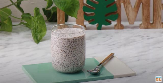 Emziren Anneler için Chia Tohumlu Puding image