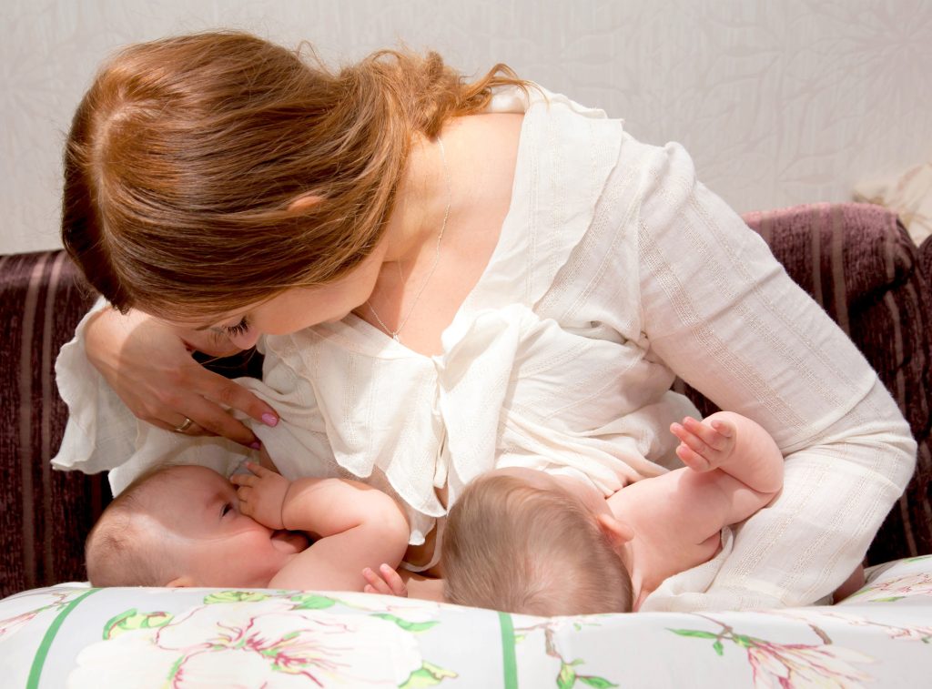 How Should Twin Babies Be Breastfeed