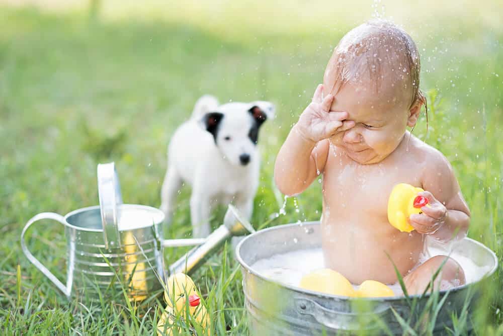 bebek banyosu ve şampuan