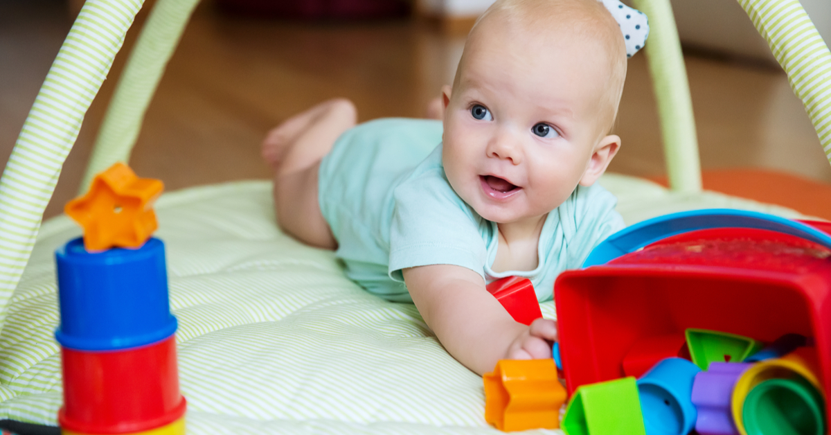 6-9 Aylık Bebek Oyunları ve Oyuncak Önerileri